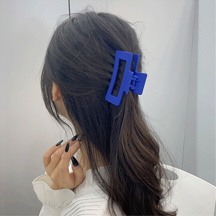 Kẹp tóc càng cua màu xanh dương hợp thời trang cho nữ