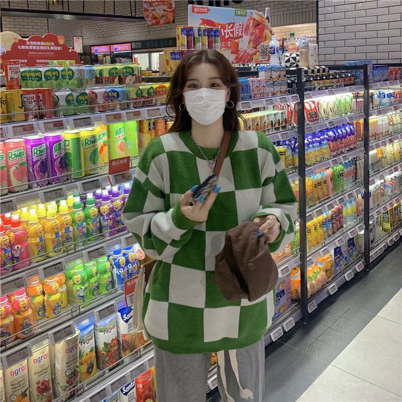 Áo len đan xen màu trắng xanh phong cách Hàn Quốc