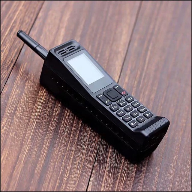 Điện Thoại 4 Sim Pin Khủng Retro Telephone W2 Sạc cho Smartphone giả giọng nói