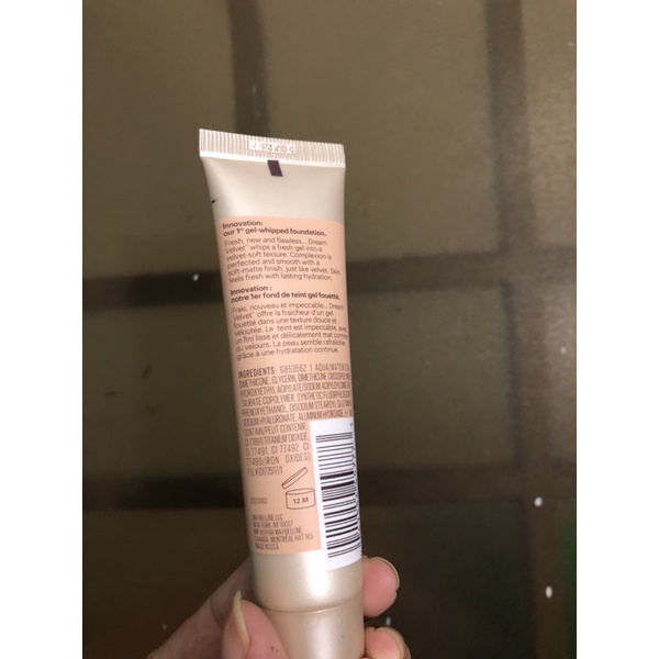 Kem nền kiềm dầu Maybelline Dream Velvet Hydrating Foundation 30mL