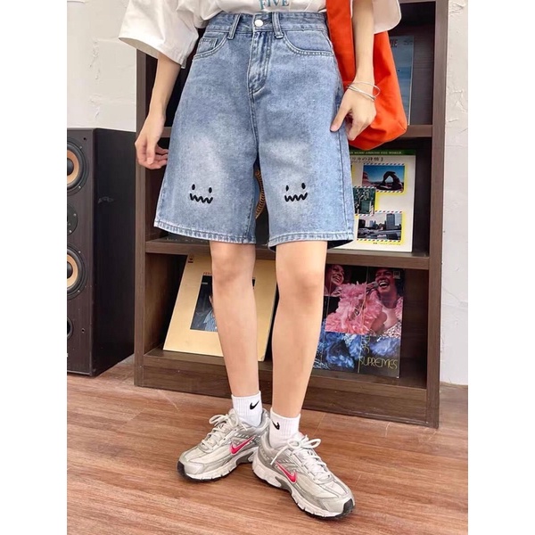 Quần Jeans Bò Lửng Thêu Hoạ Tiết
