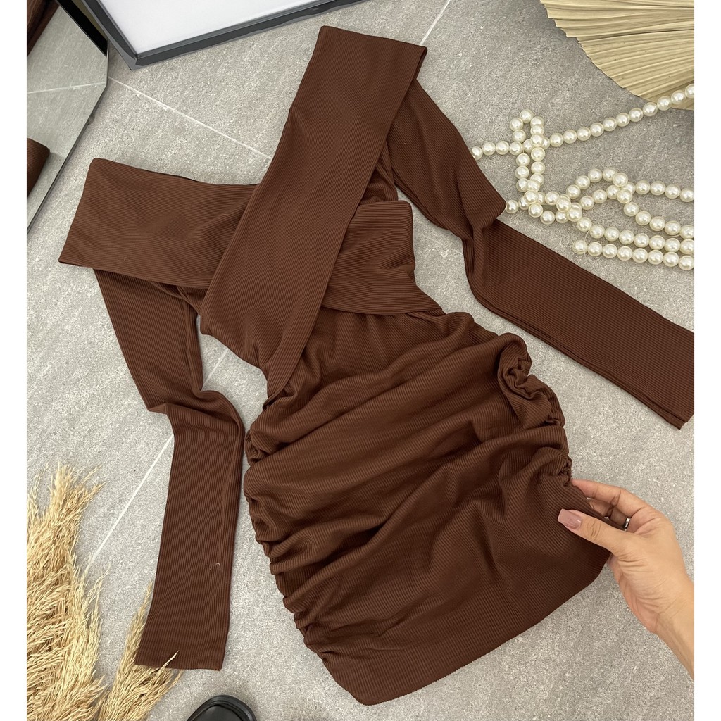 ĐẦM ĐEN - NÂU BẸT VAI CHÉO NGỰC | BigBuy360 - bigbuy360.vn