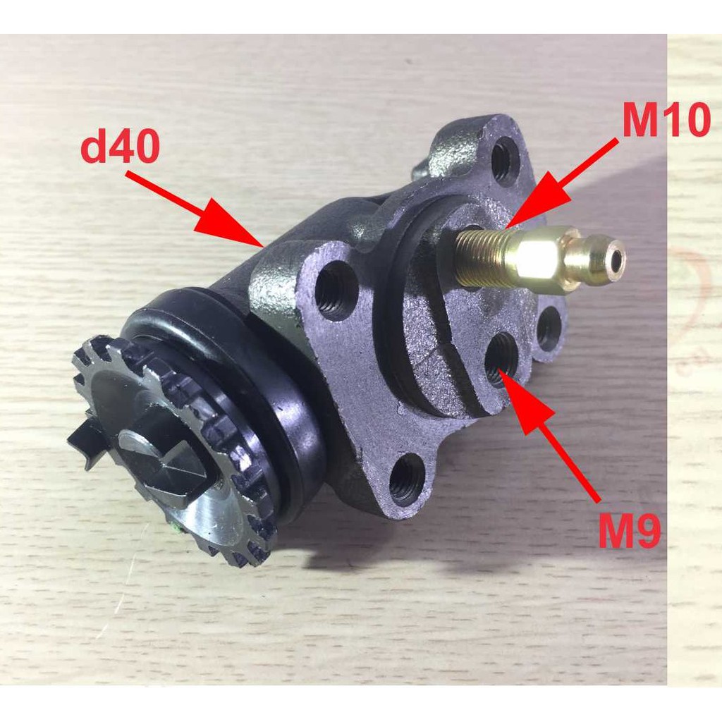 Bơm dầu bánh trước (heo bánh) CA1049 loại có và có xả gió, F28, Đk mâm F40, 4 lỗ M8 tâm lỗ 38*51, lỗ dầu M10, 1 đầu răng