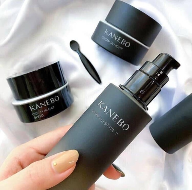 Tinh chất dưỡng ẩm mịn màng Kanebo On Skin Essence V 100ml