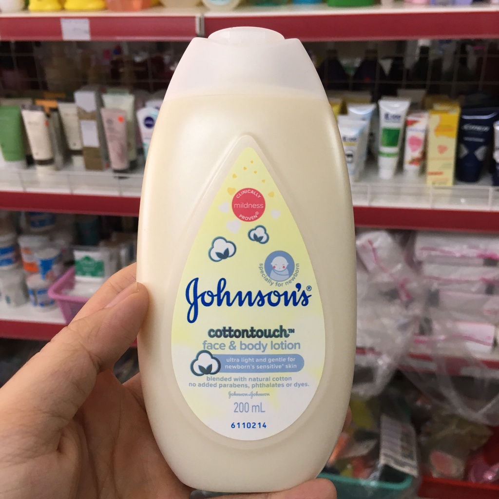 Sữa Dưỡng Thể Dịu Nhẹ Johnson's Baby Cottontouch 200ml (Mặt và Body)