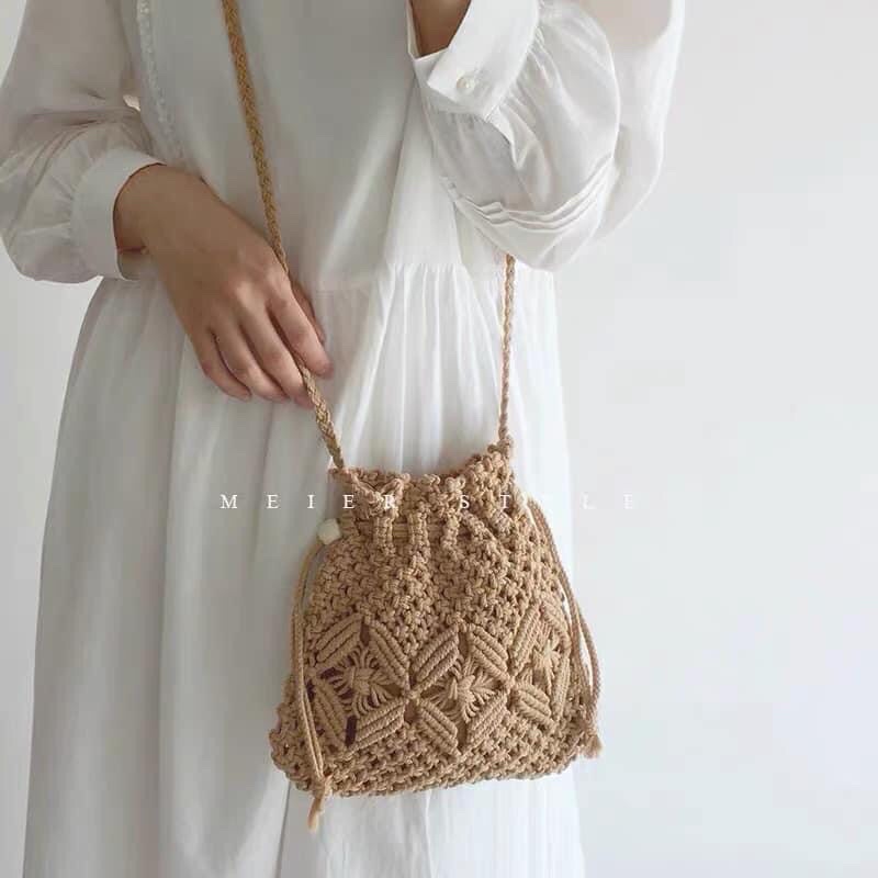 Túi Macrame Bucket đeo chéo - dây rút đính hột gỗ trắng - phong cách Boho
