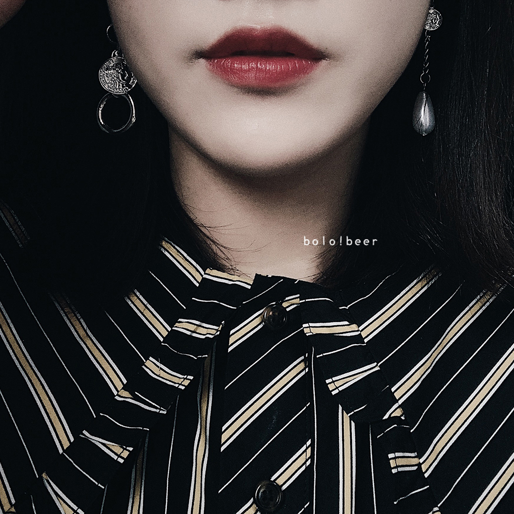 Khuyên tai hình chân dung đính ngọc trai nhân tạo phong cách vintage