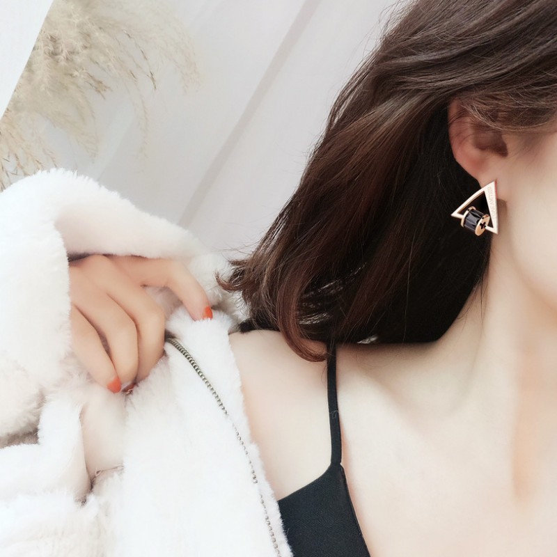 Bông Tai Tam Giác Titan Ko Đen TT 3739