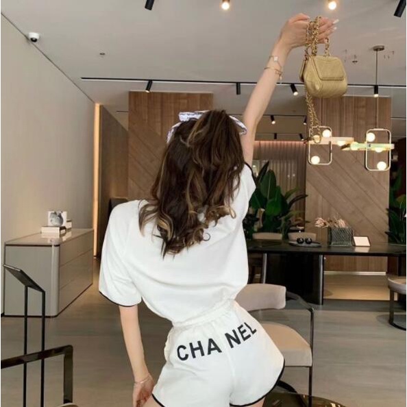 Set Áo Thun Ngắn Tay Và Quần short Họa Tiết Chanel Phong Cách Thể Thao Năng Động Cho Nữ
