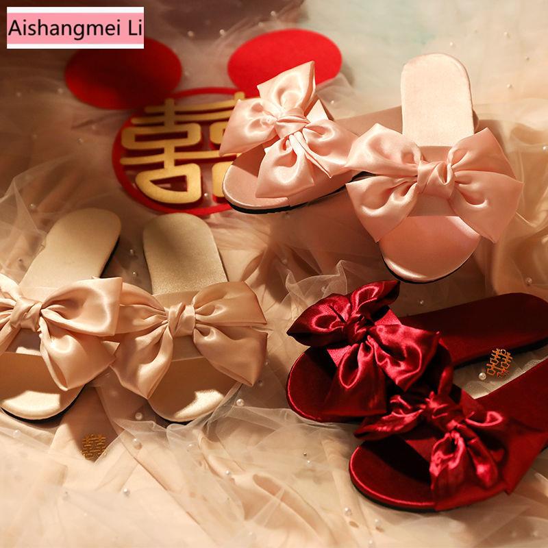[Aishang Đẹp Mắt] Dép Lê Đính Nơ Satin Đỏ Phù Dâu Phù Dâu Phù Dâu Đám Cưới Phong Cách Mới Dành Cho Nữ