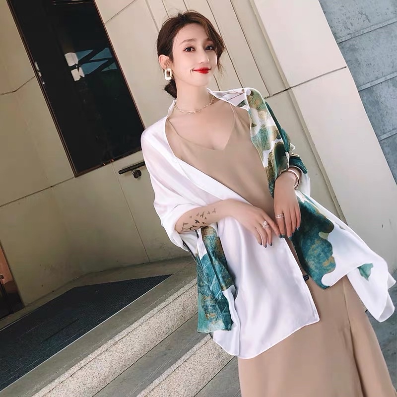 Khăn Lụa Cao Cấp Sen Nhẹ Nhàng Sang Trọng Thuần Khiết
