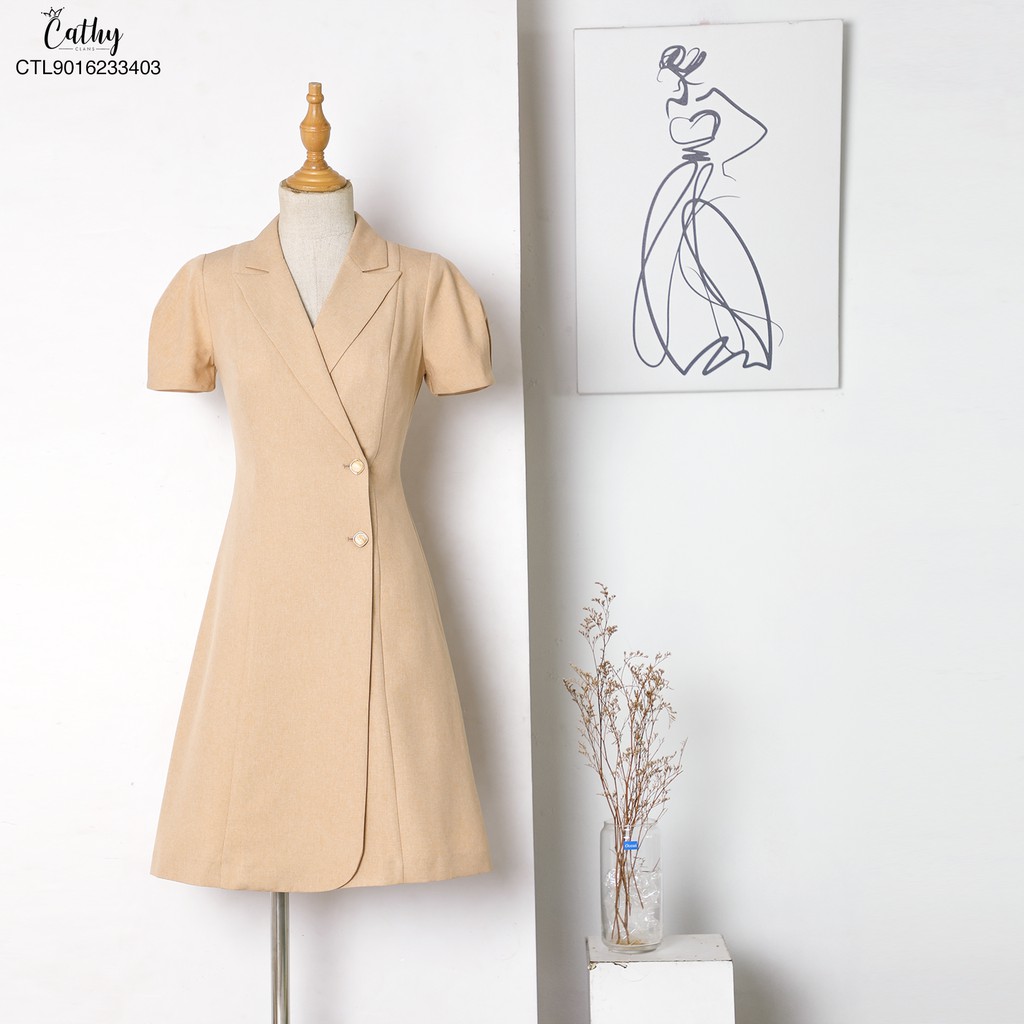 Đầm cổ vest Cathy Clans 2 nút đá màu beige