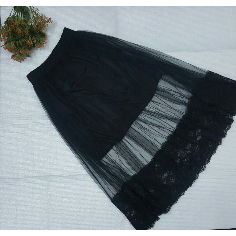 CHÂN VÁY REN LƯỚI