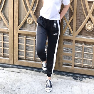 Quần jogger phối sọc nữ, form cá tính.