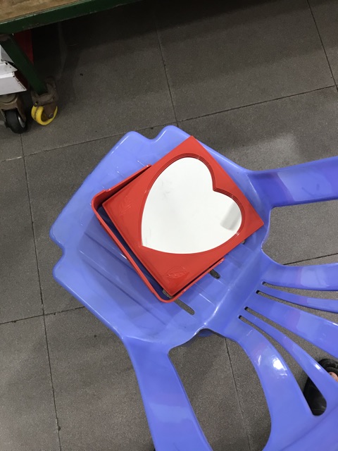 Gương vuông trái tim để bàn