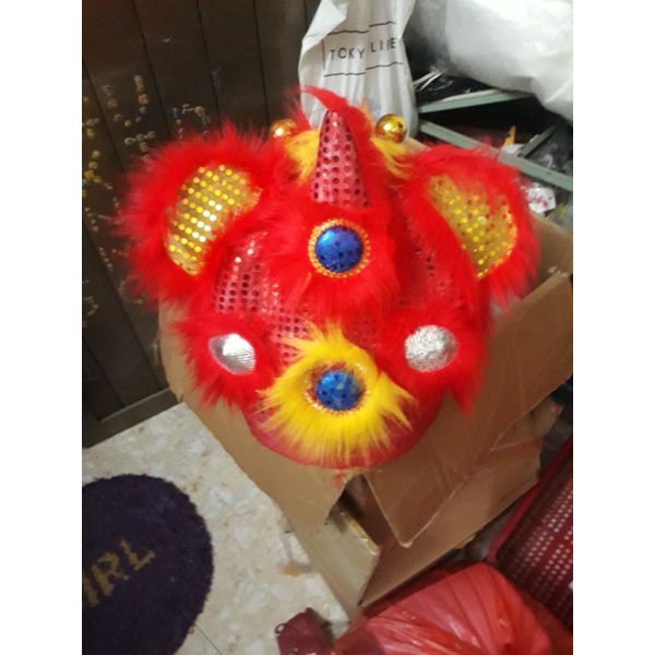 Đầu lân sư tử có pin đèn nháy sáng ở mắt có sẵn lưỡi và đuôi