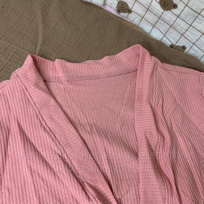 Set váy hai dây midi hoa nhí kèm áo khoác cardigan vàng dịu dàng, xinh xắn