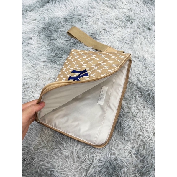 (Chuẩn hãng)Túi cầm tay MLB Monogram 29.5x23cmx2cm 2 màu HÀNG SẴN/ẢNH THẬT