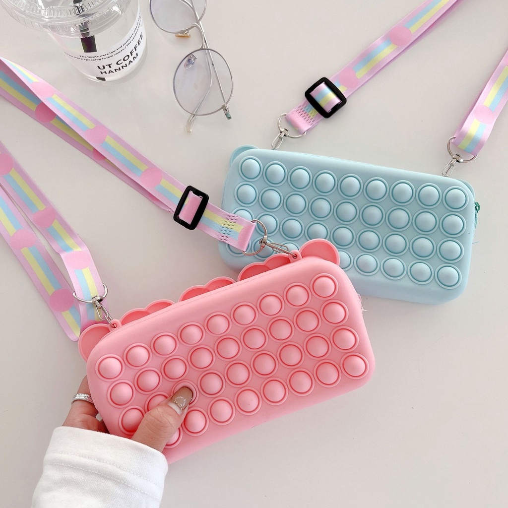 Túi Đeo Chéo Bằng Silicone Họa Tiết Trái Tim Dành Cho Bé Gái
