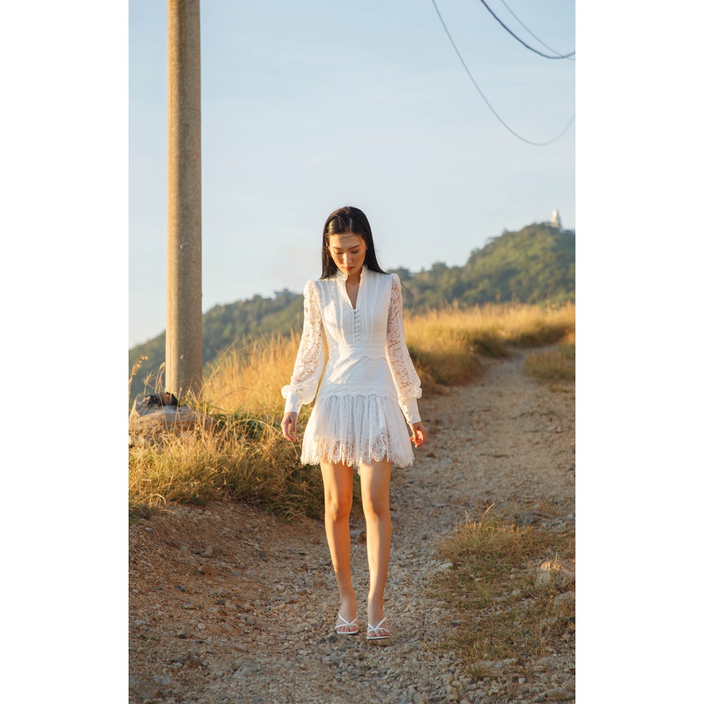 [Mã 11FASHIONSALE giảm 12% đơn 99K] SÒ VINTAGE - ELLIE Đầm ren tay dài phối nút | BigBuy360 - bigbuy360.vn