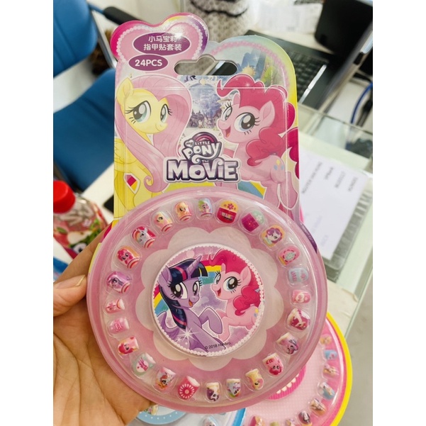 Bộ Sticker Dán Trang Trí Móng Tay Xinh Xắn Cho Bé