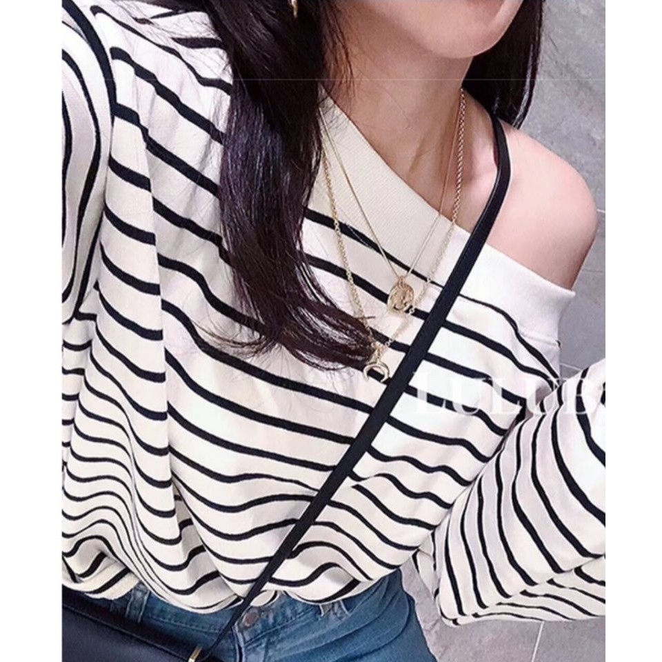 ÁO KẺ BỆT VAI