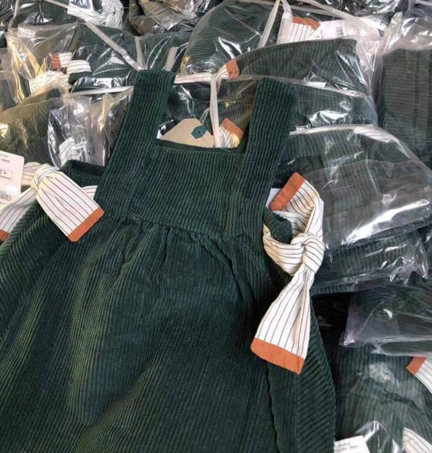 Váy dạ nhung Zara