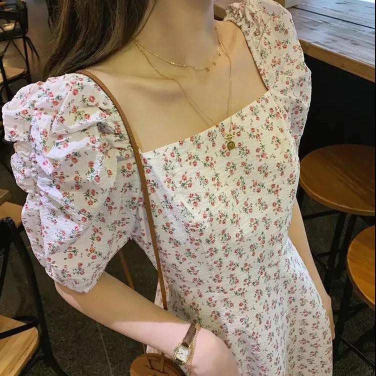 Váy hoa nhí nữ màu trắng tiểu thư kiểu dáng basic váy cổ vuông | BigBuy360 - bigbuy360.vn