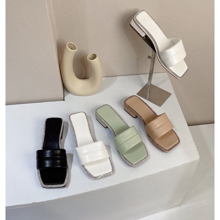 GUỐC QUAI NGANG VIỀN ĐÁ