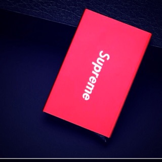 Hộp đựng thẻ thông minh Supreme