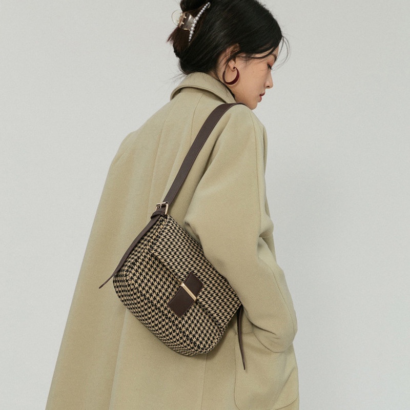 Túi đeo vai họa tiết kẻ sọc phong cách retro thu đông mới dễ phối đồ cho nữ