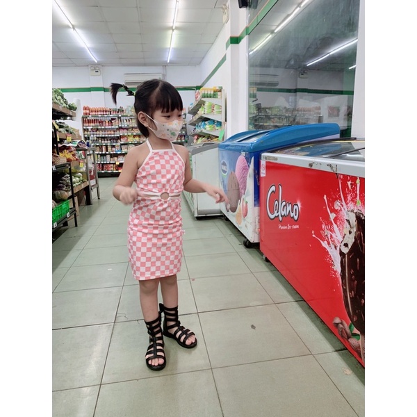 Đầm body caro  cổ yếm bé gái