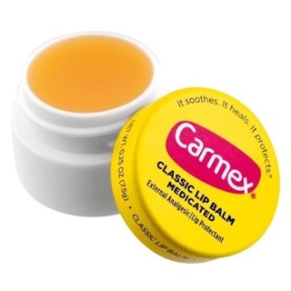 Son dưỡng Carmex Moisturizing Lip Balm dạng hủ