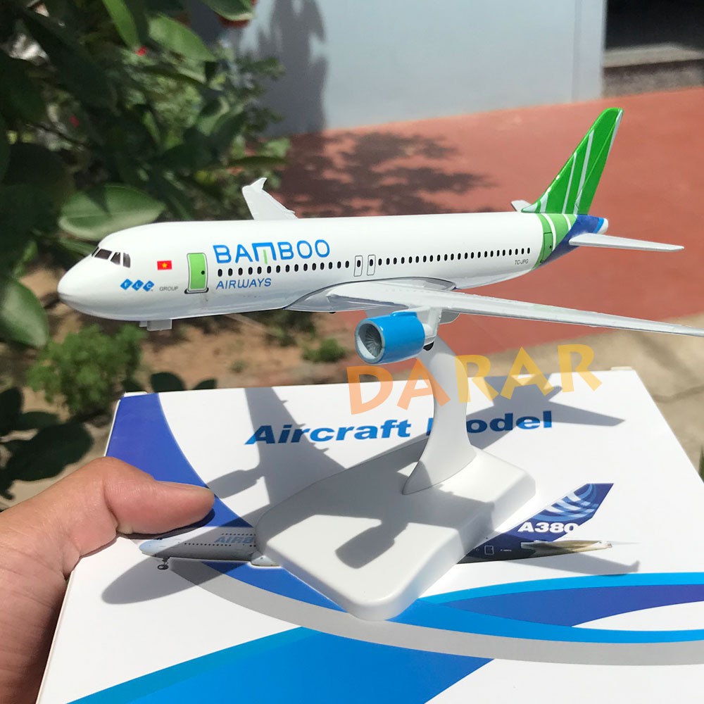 Mô Hình Máy Bay Bamboo Airways đúc Kim Loại có kèm đế trưng bày, trang trí bàn làm việc