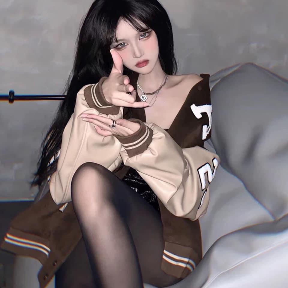 Áo Khoác Bomber Varsity Tay Da Chữ A Thêu Màu Nâu Phong Cách Hàn Quốc Thời Trang Unisex