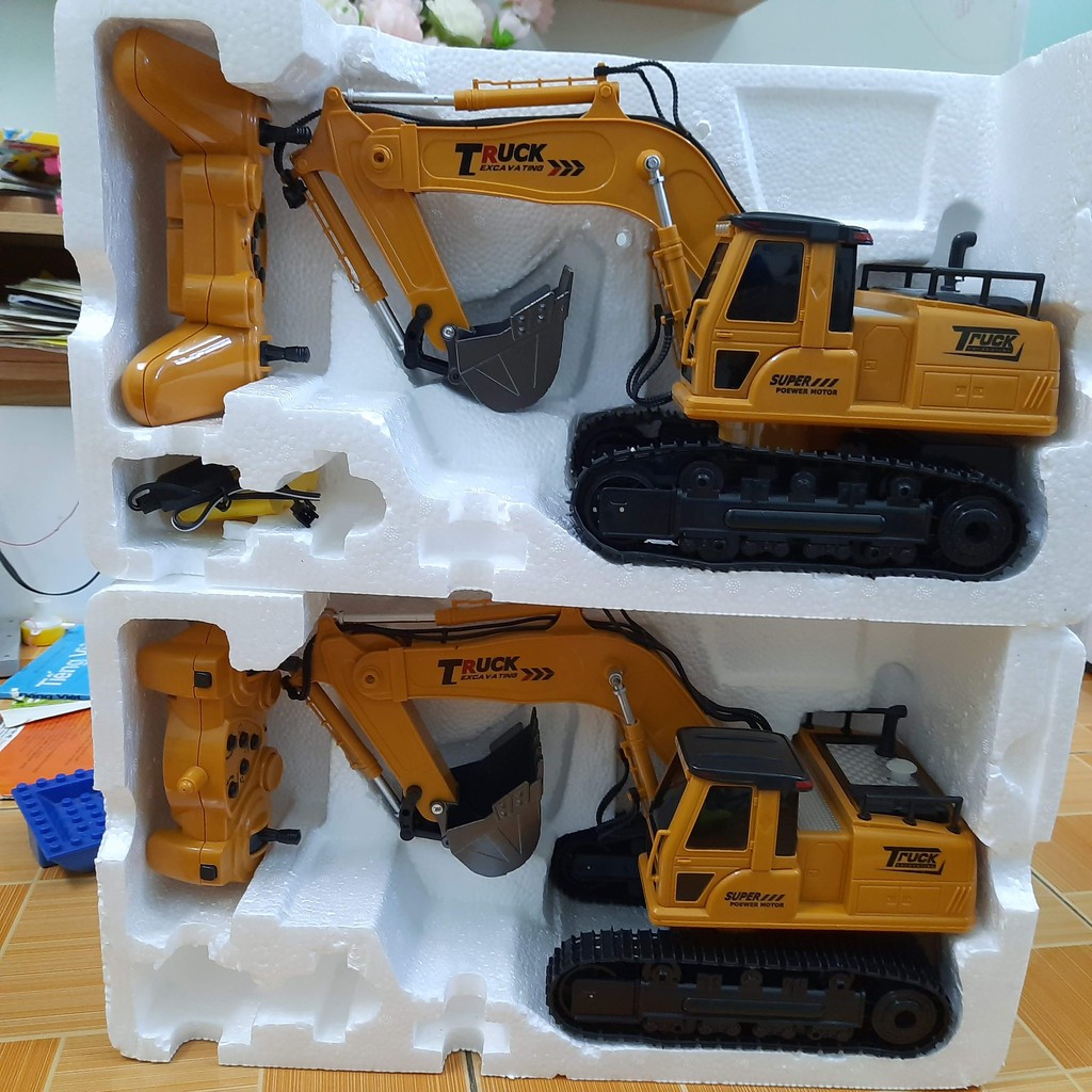 Xe cẩu xúc điều khiển từ xa có gầu xúc bằng kim loại mô hình cỡ lớn tỉ lệ 1:24 có âm thanh và đèn