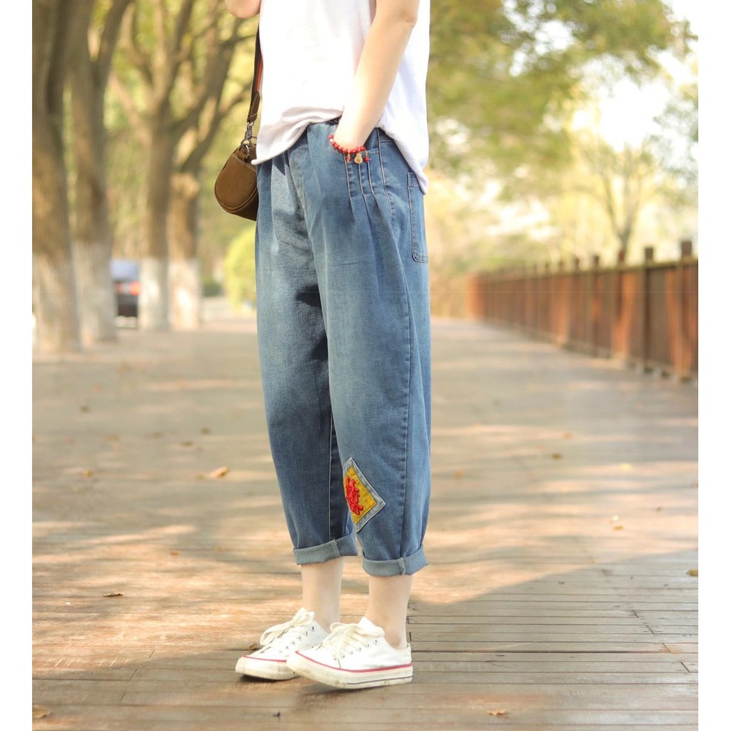 Quần Jeans Dài Nữ Thêu Hình Thoi Đỏ