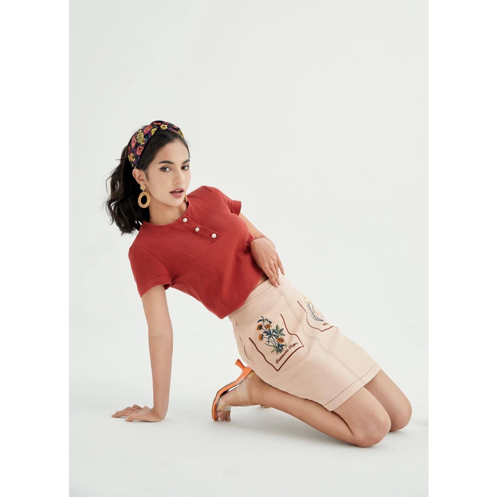 Thanh lý chân váy thêu Adore size S