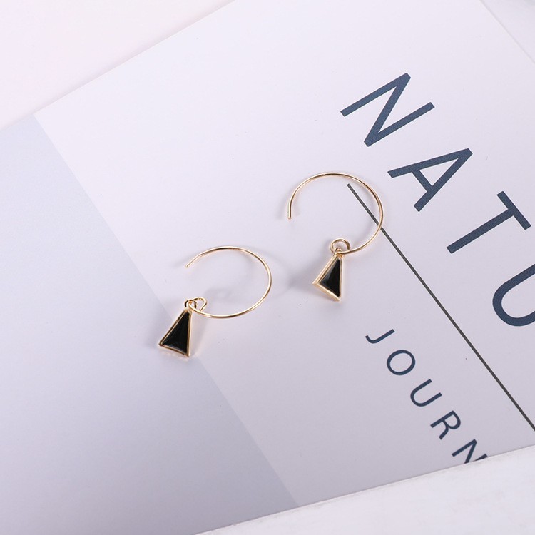 Đôi bông tai dạng móc họa tiết hình tam giác kiểu dáng thanh lịch cho nữ | BigBuy360 - bigbuy360.vn