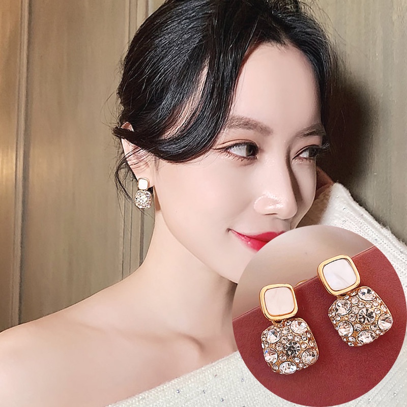 Khuyên Tai Nữ Trang Dáng Vuông Đính Đá Sang Trọng