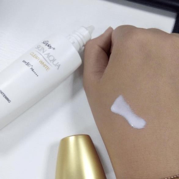 Sunplay Skin Aqua Clear White SPF50+, PA++++: Sữa chống nắng dưỡng da trắng mịn