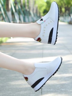 Giầy đế bằng thể thao
