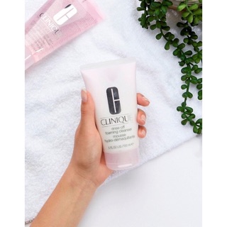 Sữa rửa mặt Clinique Rinse-Off Foaming Cleanser (unbox)
