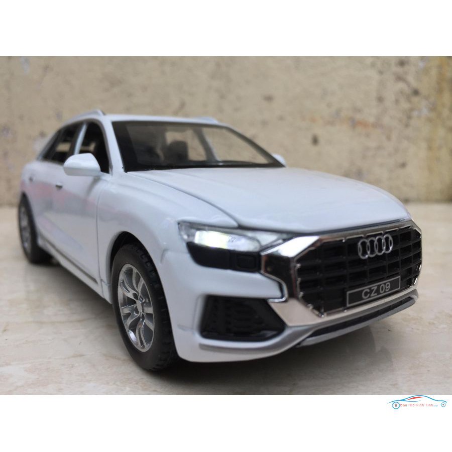 Mô hình xe Ô TÔ AUDI Q8 tỷ lệ:1:32