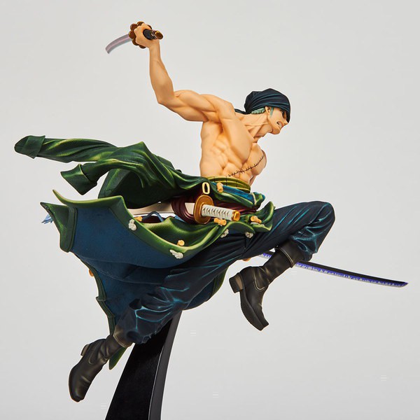 Mô hình One Piece Zoro cầm kiếm cực ngầu, cao 17cm fullbox có chân đế đi kèm
