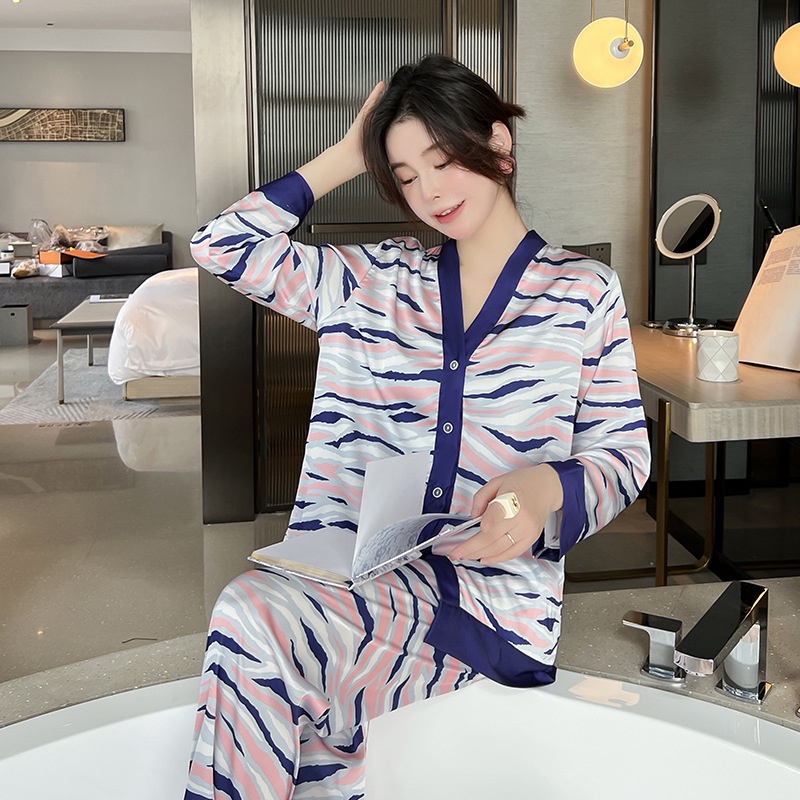 Bộ đồ ngủ tay dài vải lụa satin mát nhẹ in họa tiết sang trọng thời trang cho nữ