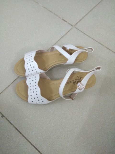 Sandal.Dusto sale off