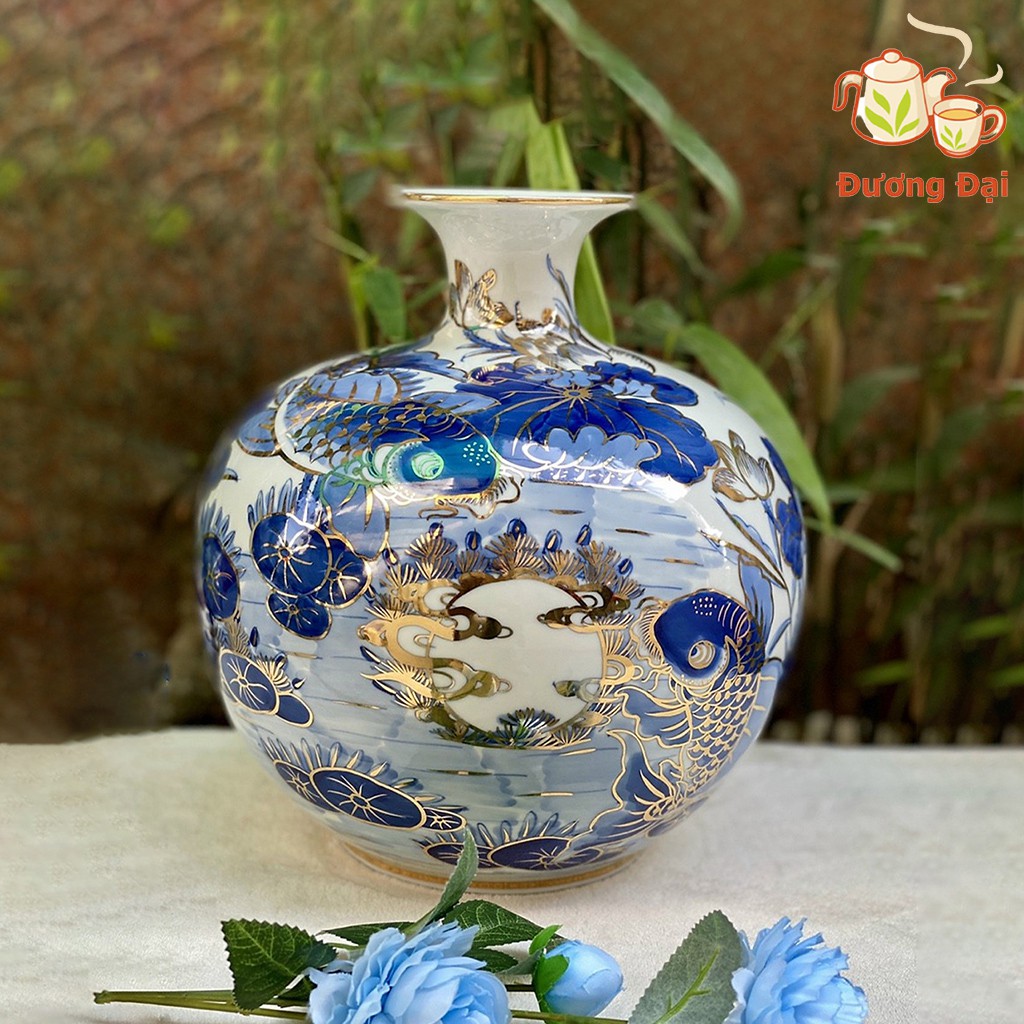 Bình hút tài lộc Gốm Sứ Bát Tràng Đương Đại men lam vẽ vàng cao 28cm Lý Ngư Vọng Nguyệt