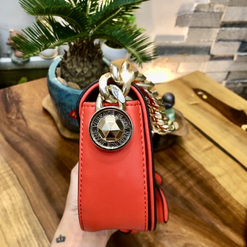 💚 👜  •Túi chuẩn si hiệu của nữ Versace Jean đeo chéo•