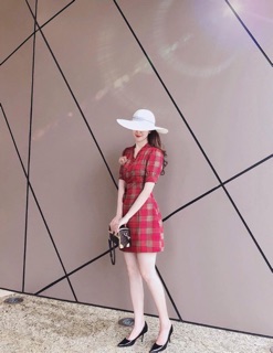 Váy vạt chéo caro